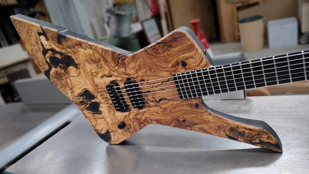 Electric guitar with wood body