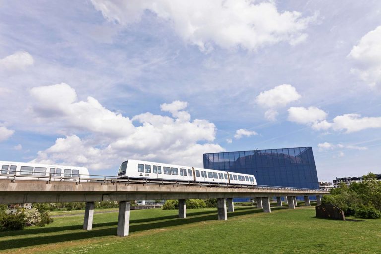 Train-on-bridge-Denmark